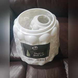White Stacking Skull Tree